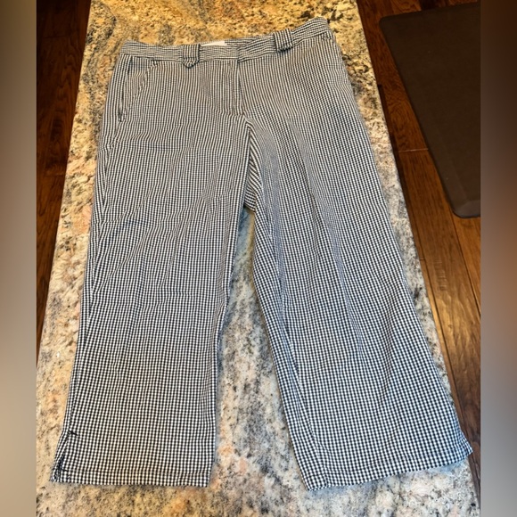 Villager Liz Claiborne. Black & white stretch capri pants - Picture 1 of 8